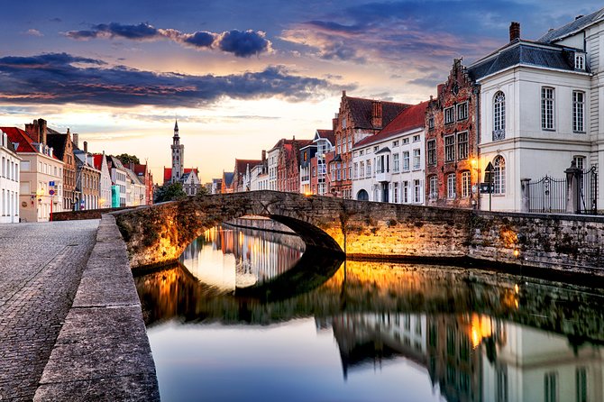 Bruges Walking Tour - Minnewater Lake and Begijnhof, romance and a real slice of medieval life