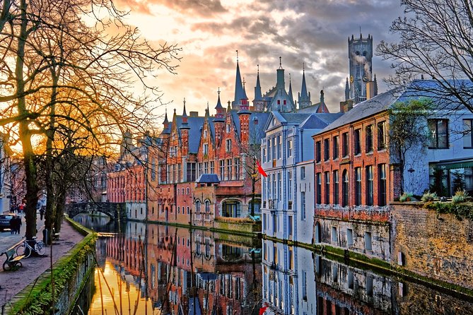 Bruges Walking Tour - Gruuthusemuseum, power families, and the route toward the canal legends