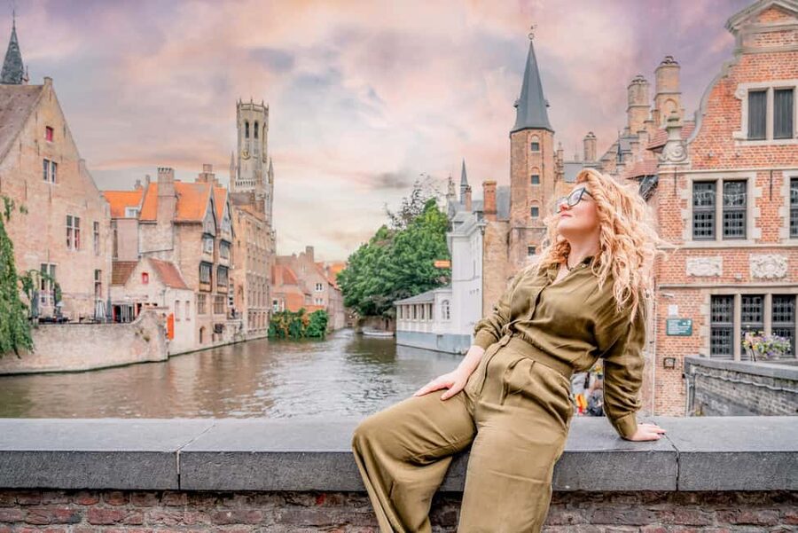 Bruges : Your private 1 hour photoshoot in the medieval city - Starting at Jan van Eyckplein: the session gets moving fast