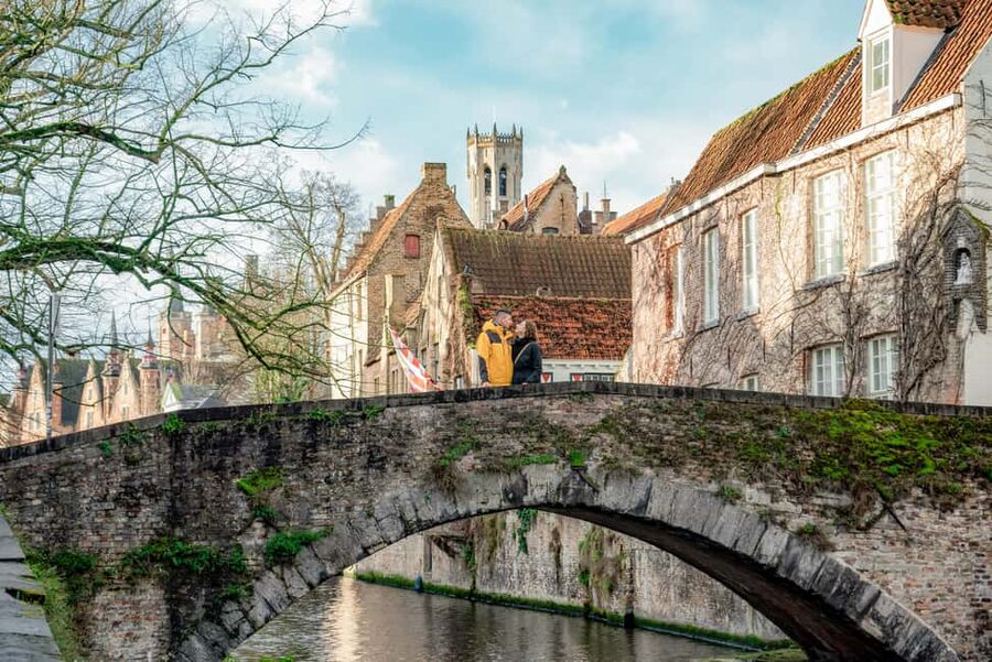 Bruges : Your private 1 hour photoshoot in the medieval city - Sharing your Bruges memories, not hoarding them