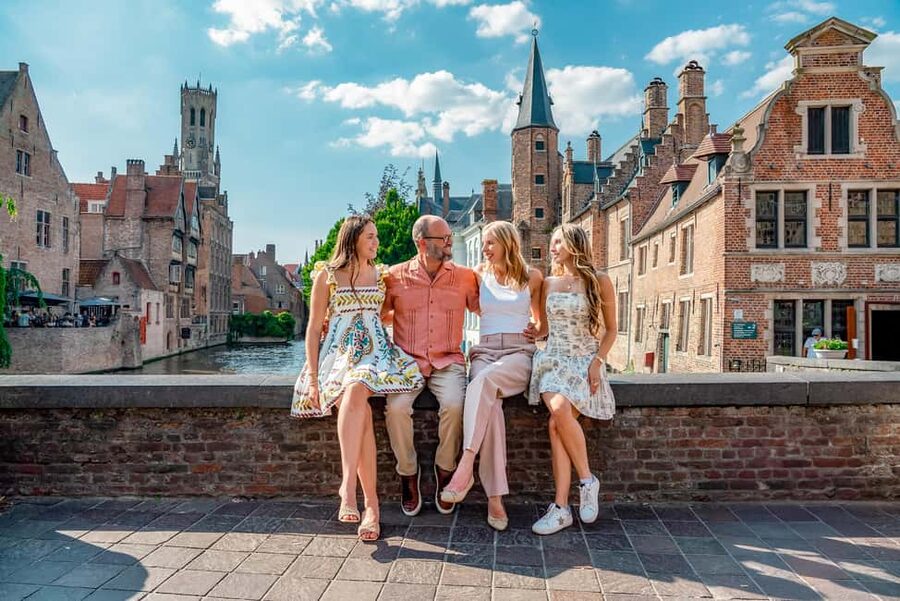 Bruges : Your private 1 hour photoshoot in the medieval city - Price and value for a private group up to 5