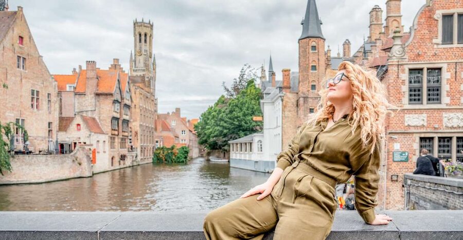 Bruges : Your private 30min. photoshoot in the medieval city - The 30-minute flow: from walking portraits to a real photo stop