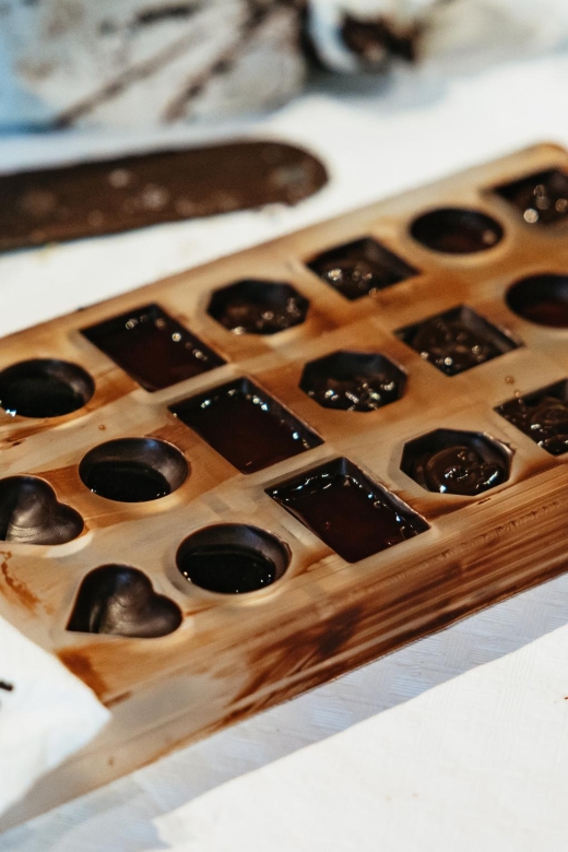 Brussels: 2.5-Hour Belgian Chocolate Making Workshop - Chocolate tasting and hot chocolate: the reward mid-class and at the end