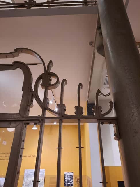 Brussels: 3h Art Nouveau Private Tour with a Local Guide - Hôtel Solvay, where the style gets serious fast