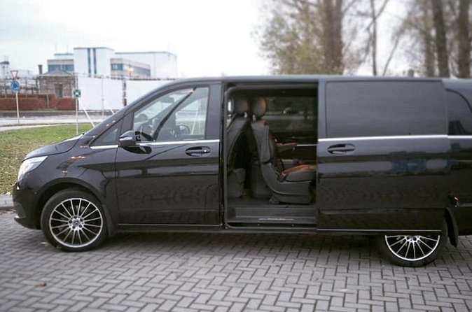 Brussels Airport Shuttle Transfer <-> Brussels (1 to 8 PLACES) - Comfort and cleanliness you feel right away