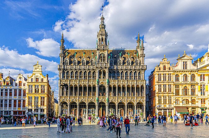 Brussels Audioguided walking tour 2h40 and 25 reviews - Manneken-Pis Family Moments at the Same Crossroads