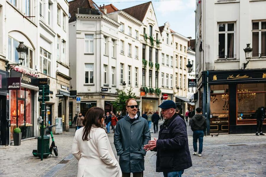 Brussels: Beer Tour with 6 Beers and 3 Chocolate Tastings - Starting at Mary Grand Place, you get a beer-first way to see Brussels