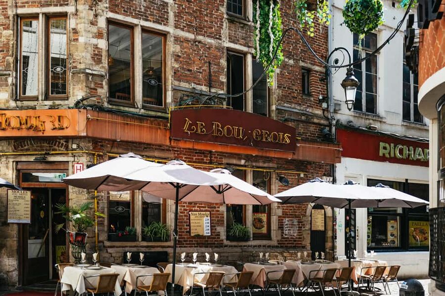 Brussels: Beer Tour with 6 Beers and 3 Chocolate Tastings - Chocolates and local cheeses: the pairing logic, not just extra snacks