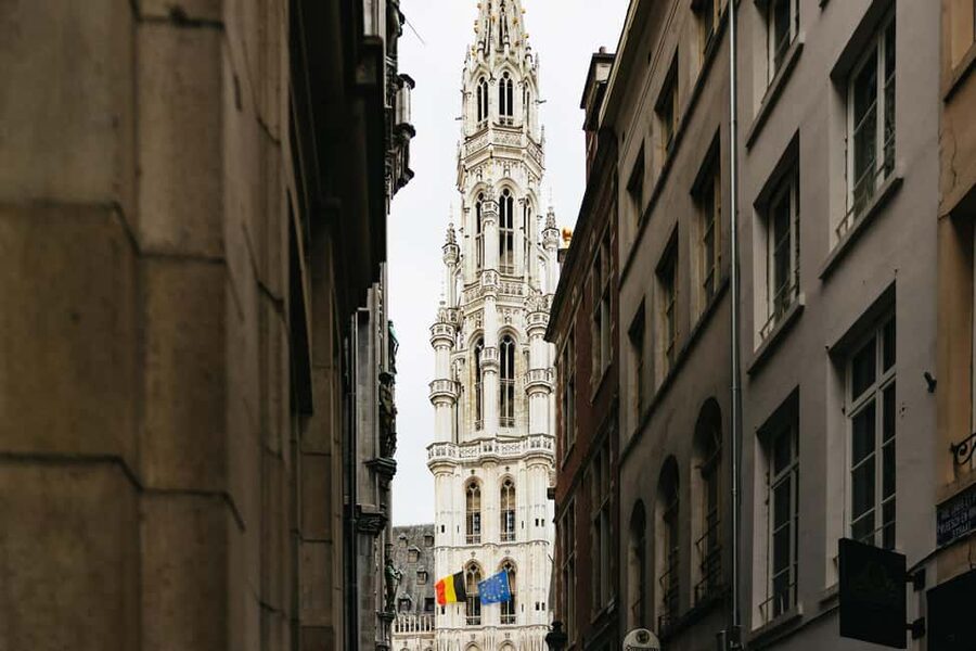 Brussels: Beer Tour with 6 Beers and 3 Chocolate Tastings - The guides are the engine, and names like Sebastian, David, and Eddie show up often