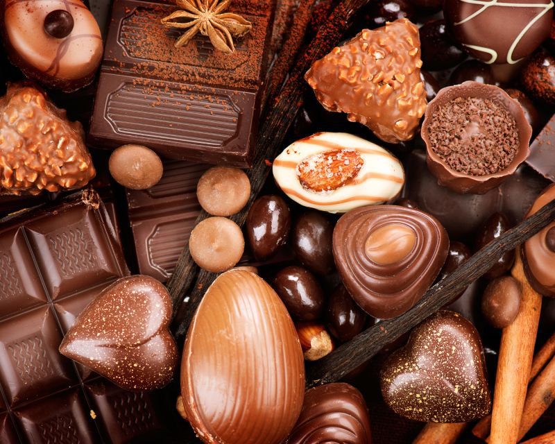 Brussels: Chocolate and Beer Private Tour with Tastings - The Grand Place area stop: a short break in the sweet story