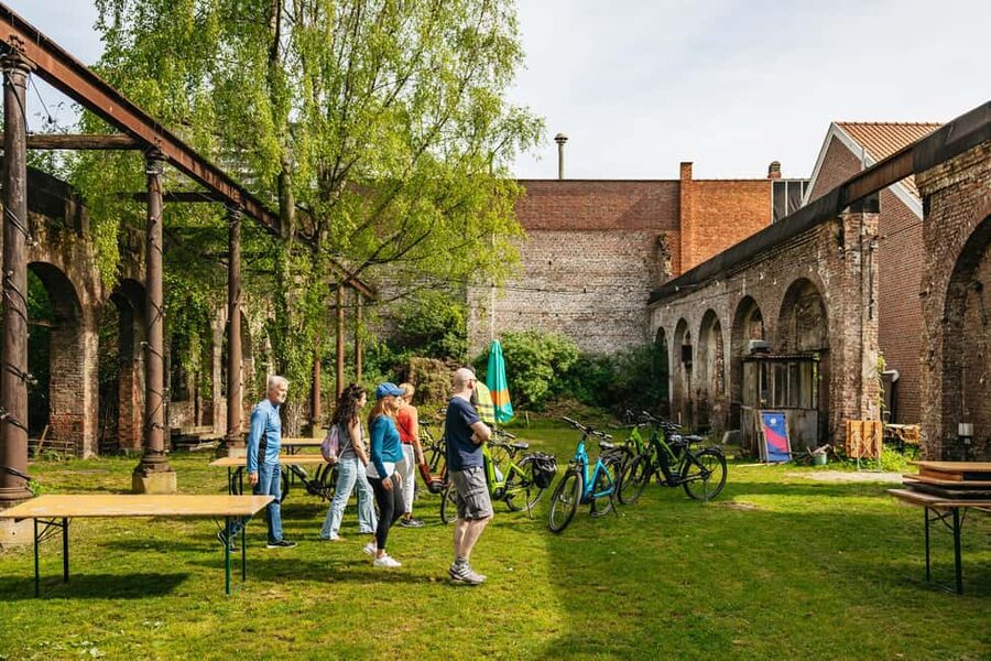 Brussels: City Highlights and Hidden Gems Bike Tour - What You Actually See: Highlights Plus Neighborhood Threads