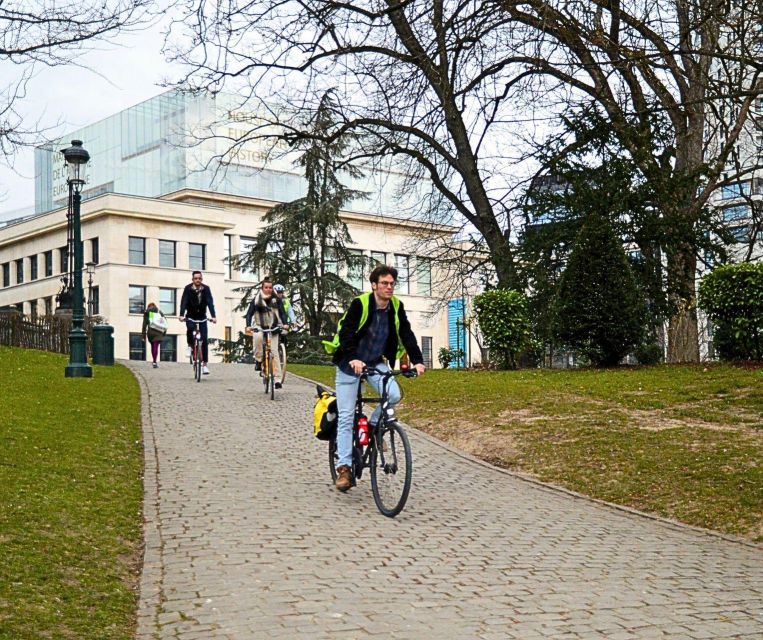 Brussels: City Highlights and Hidden Gems Bike Tour - The Café and Bar Break: Where the Tour Turns Social