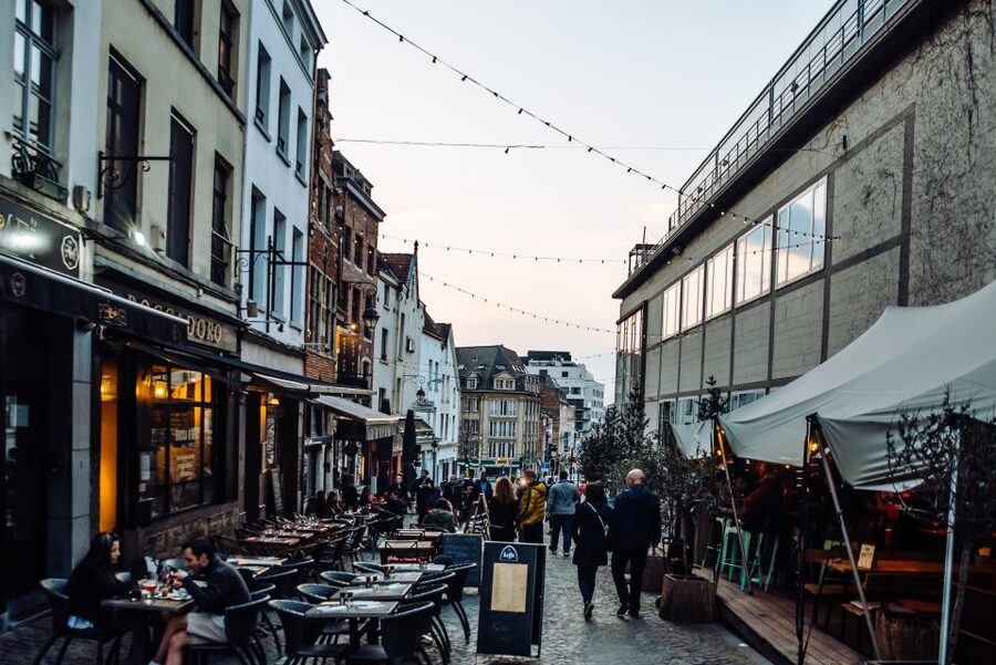 Brussels Comics & Street Art: Private Walking Tour - Brüsel and Manga: where the tour turns into collecting mode
