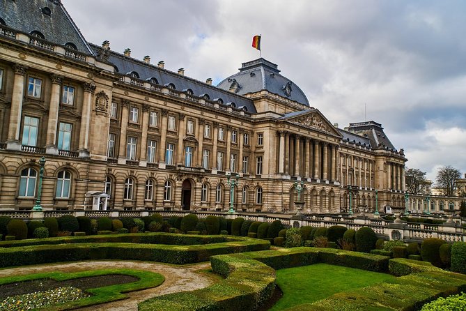 Brussels’ European Quarter And The Atomium - Parc du Cinquantenaire and Luxembourg Square: the break that keeps the tour human