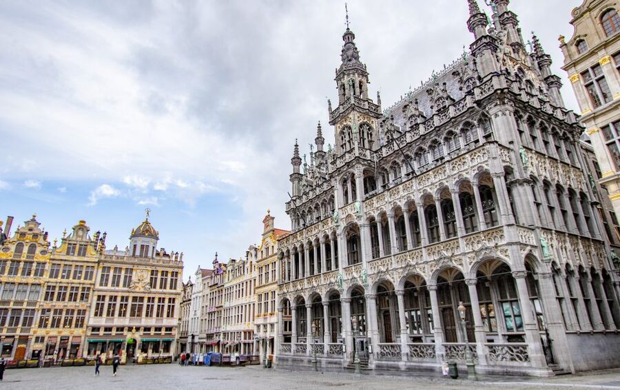 Brussels: Express Walk with a Local in 60 minutes - Starting at YellowKorner, the quickest way to meet your guide
