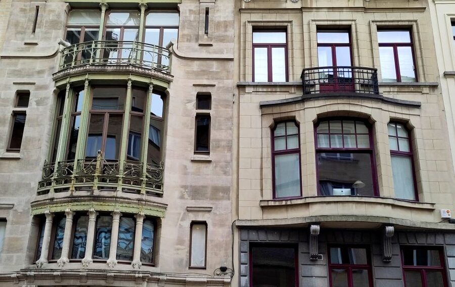 Brussels: Fall and Rise of Art-Nouveau Guided Tour - Sgraffito vs frescoes, the facade clue that changes everything