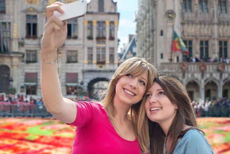 Brussels: Highlights and Hidden Corners Private Guided Walk - The meeting point: Place Saint-Géry, and why that’s a smart start