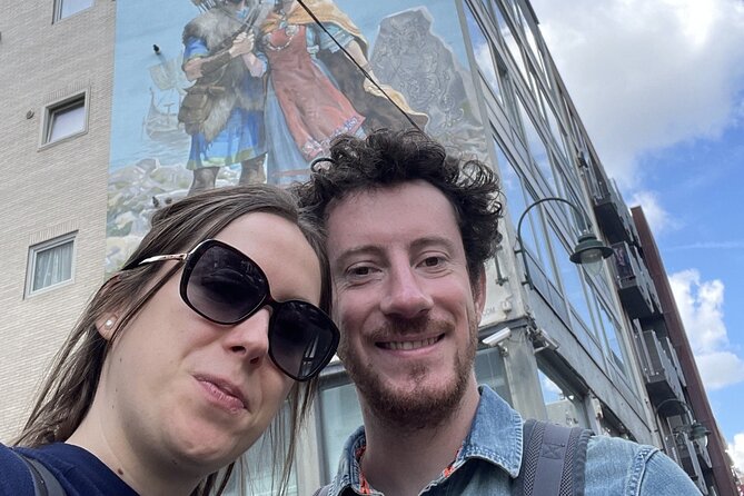 Brussels "Land of Comics": Street Art & Walking Tour - MannekenPis and the GardeRobe stop, where you turn a landmark into a clue