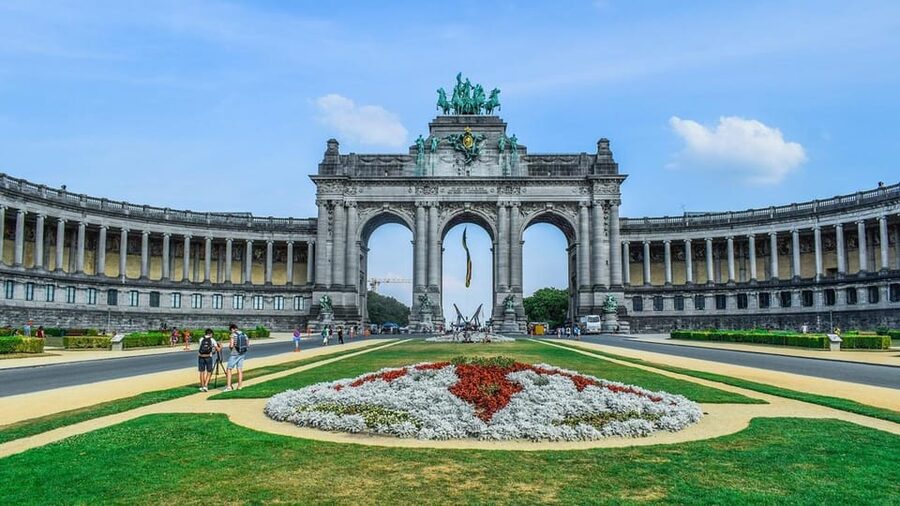 Brussels Private Tour: EU Quarter, Grand Place & More - Royal Palace of Brussels and Parc du Bruxelles Area: Royal Drama in Motion