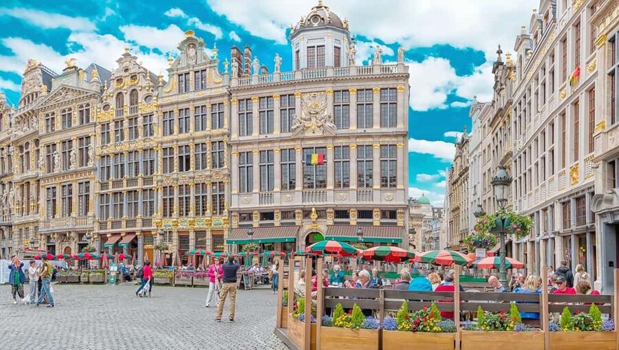 Brussels Private Tour: EU Quarter, Grand Place & More - Grand-Place and Town Hall: The Photo Spot That Sets the Tone