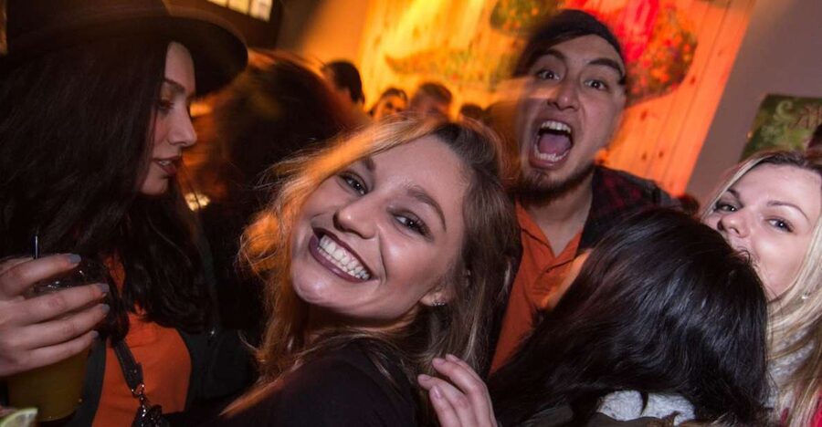 Brussels: Pub Crawl and Nightlife Party Experience - A Brussels night that starts social and ends at the club