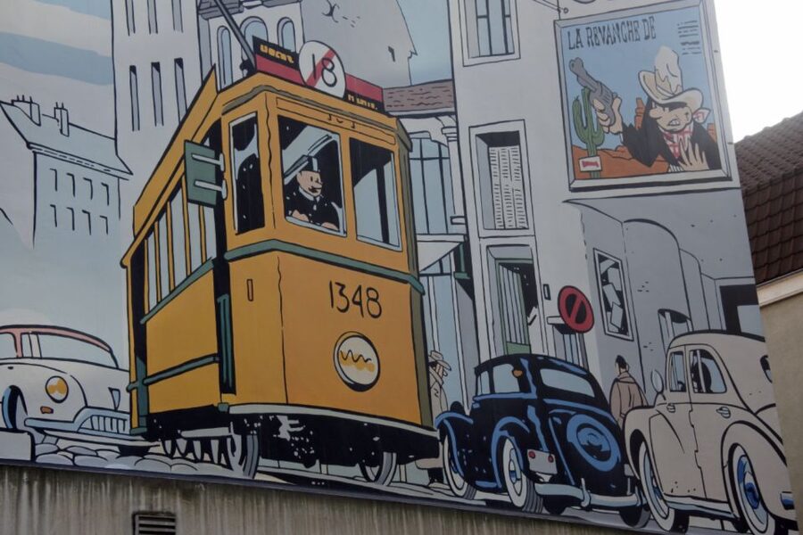 Brussels: The comic book walls walking tour - Where to get comics in your language after the walk