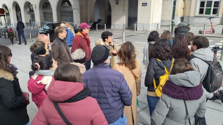 Brussels: The comic book walls walking tour - Spanish-only touring, plus the guide factor that makes it work