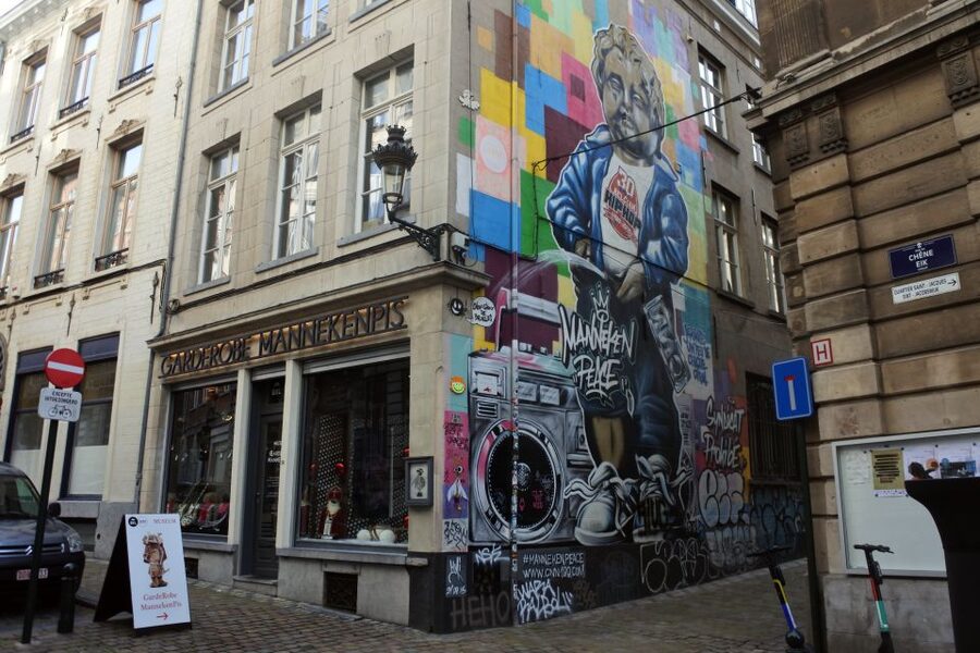 Brussels: The comic book walls walking tour - Meeting at Rue du Marché au Charbon, and what that means for your walk