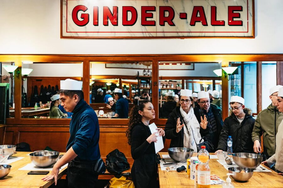 Brussels: Waffle Making Workshop - All You Can Eat - Finding the Venue on Voldersstraat 30 (Rue des Foulons) Without Stress