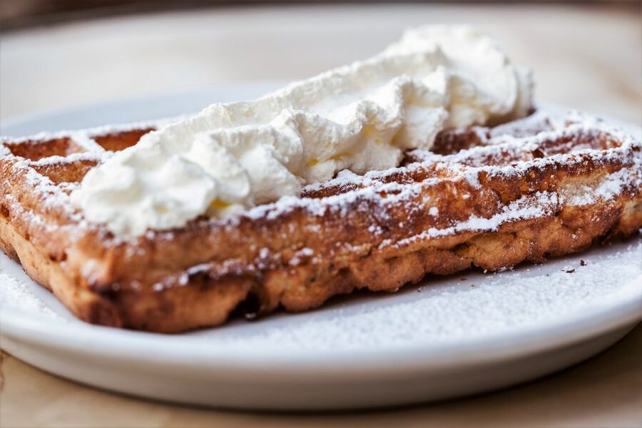 Brussels: Walking Food Tour with Chocolate, Beer, & Waffles - Grand Place is the right place to start