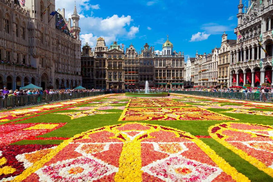 Brussels: Walking Food Tour with Chocolate, Beer, & Waffles - Chocolate tastings in Brussels, done the right way