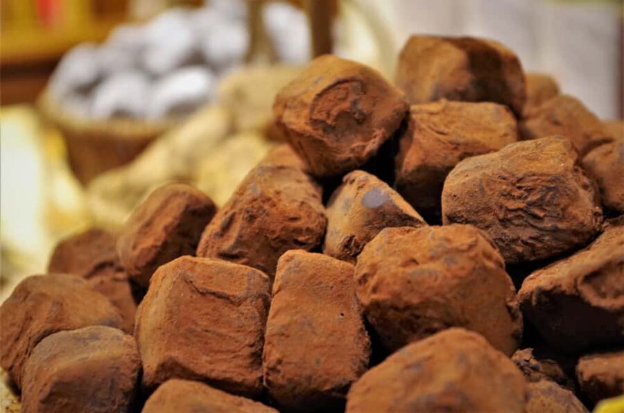 Brussels: Walking Food Tour with Chocolate, Beer, & Waffles - Dessert: Brussels waffle or chocolate mousse, and where beer can fit