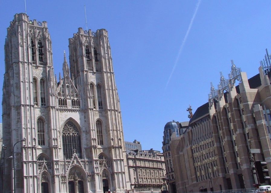 Brussels: Walking Tour from Central Station to Manneken Pis - Atomium: spotting the Expo 58 symbol of modern Brussels