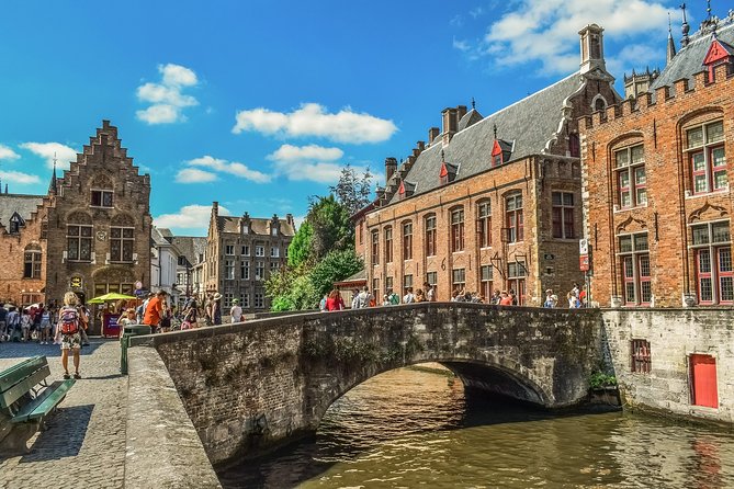 e-Scavenger hunt Bruges: Explore the city at your own pace - Stops 11 to 14: Belfort views, De Halve Maan, Holy Blood, and a second Minnewater return