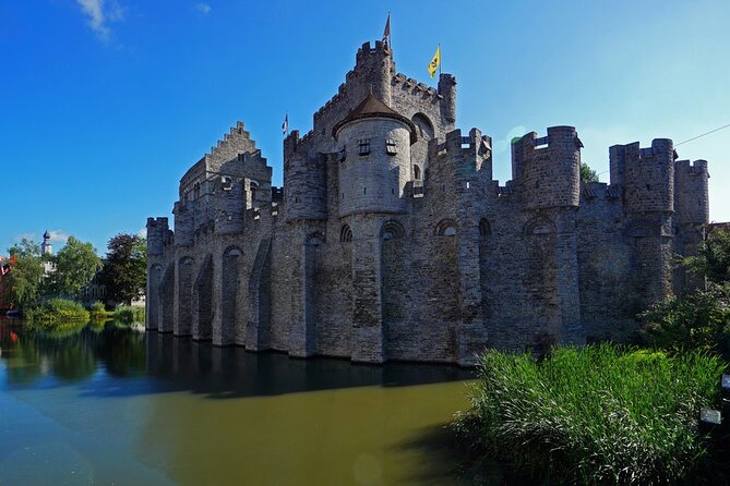 e-Scavenger hunt Ghent: Explore the city at your own pace - Gravensteen: the medieval castle in Flanders with defense systems still intact
