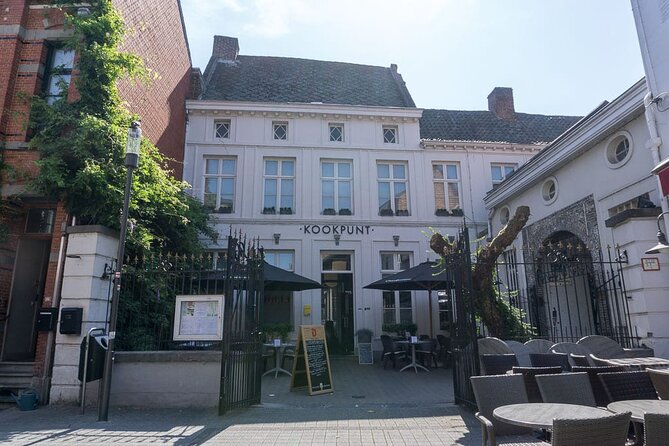 e-Scavenger hunt Hasselt: Explore the city at your own pace - Virga Jesse and a basilica with a 14th-century statue