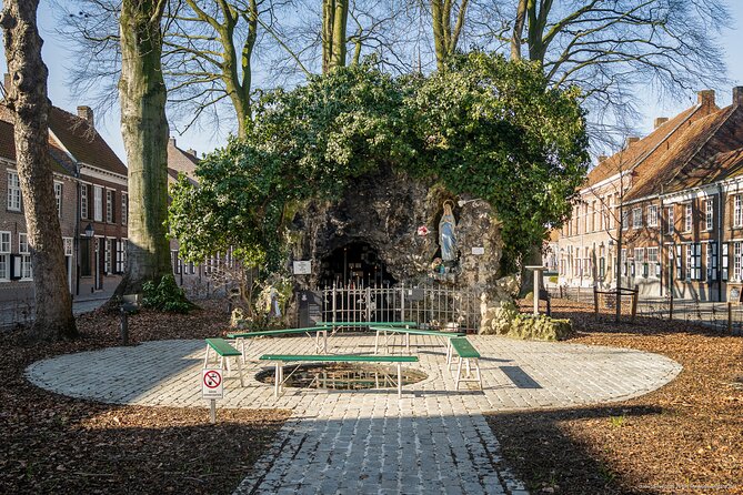 e-Scavenger hunt Turnhout: Explore the city at your own pace - Begijnhof Beguinage: the UNESCO gate that sets the tone