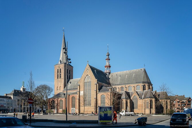 e-Scavenger hunt Turnhout: Explore the city at your own pace - St. Peter’s Church: simple outside, wow inside