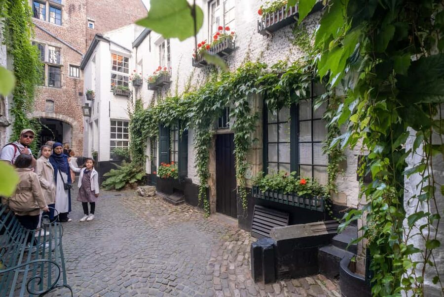 Explore the history of Antwerp with a local historian - 2 hours is the sweet spot, with one tradeoff