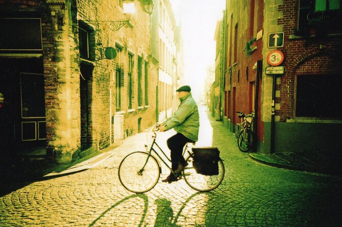 Explore the Instaworthy Spots of Bruges with a Local - Markt: historic square energy and why timing matters for photos