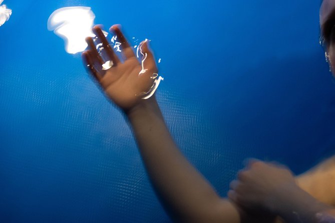 Floating in the clouds - Why Epsom-salt buoyancy and sensory deprivation work so well together