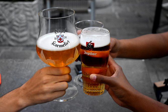 Food tasting & Historical walk - Stop 3: Chocolate Bruges, sample plus drink