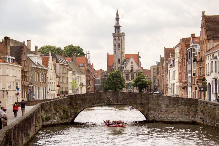 From Amsterdam: Bruges Day Tour in Spanish or English - Pace and Fit: Who This Tour Is For (And Who Might Want More Time)