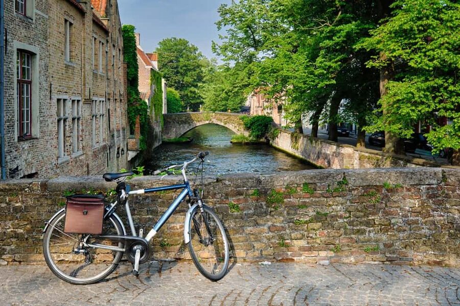 From Amsterdam: Bruges Day Tour in Spanish or English - Bruges Free Time: How To Choose Between Chocolate, Beer, And Canals