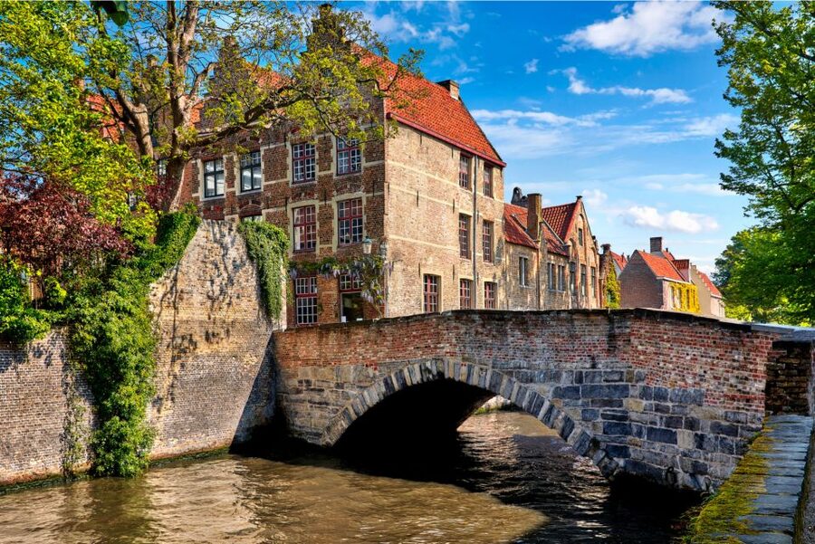 From Amsterdam: Bruges Day Trip in English with Boat Option - Boat Option and the Canal Perspective