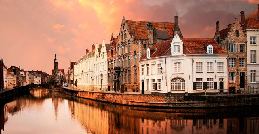 From Amsterdam: Bruges Day Trip in Spanish with Boat Option - The Guided Walk: From the Lake of Love to Church of Our Lady