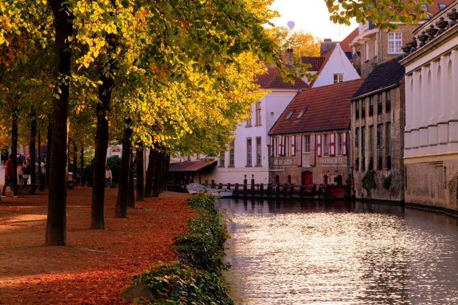 From Amsterdam: Bruges Day Trip in Spanish with Boat Option - Burg Square and the Grote Markt: Where Bruges Performs