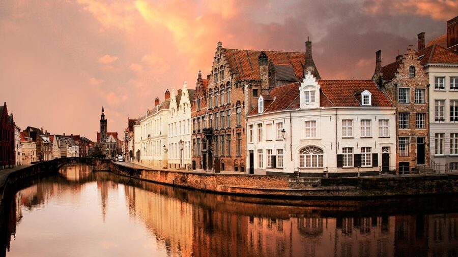 From Amsterdam: Bruges Day Trip in Spanish with Boat Option - Who Should Book This Tour, and Who Should Skip It