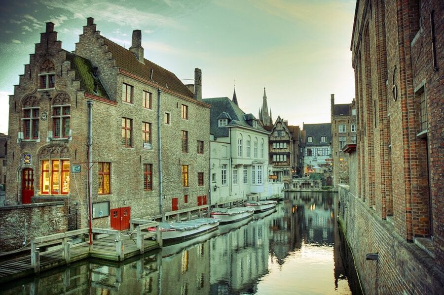 From Amsterdam: Day Trip to Bruges in Spanish or English - Key points to know before you go