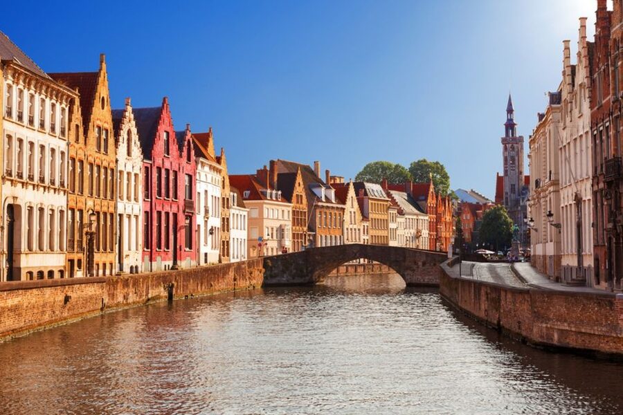 From Amsterdam: Day Trip to Bruges in Spanish or English - Who this Bruges day trip is for